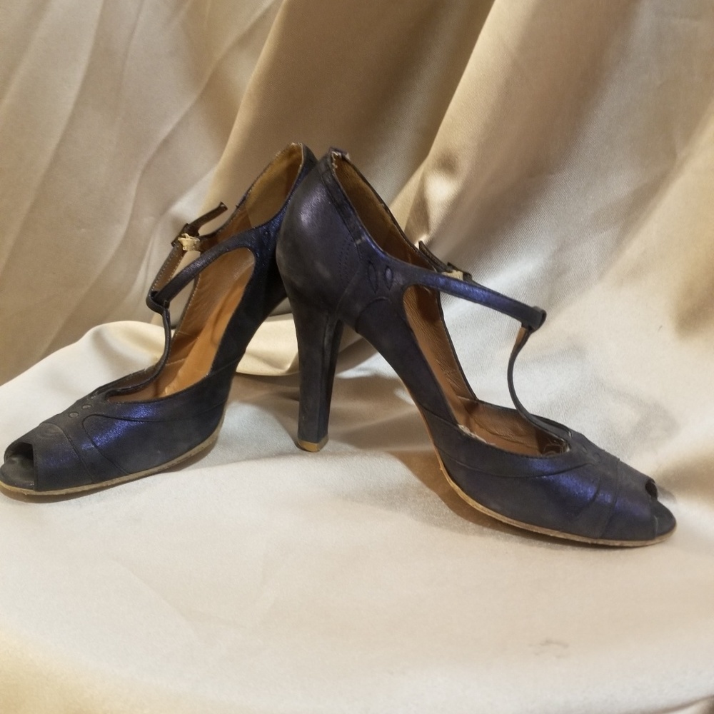 Marc Jacobs Peep Toe, T-Strap pumps, size 8
